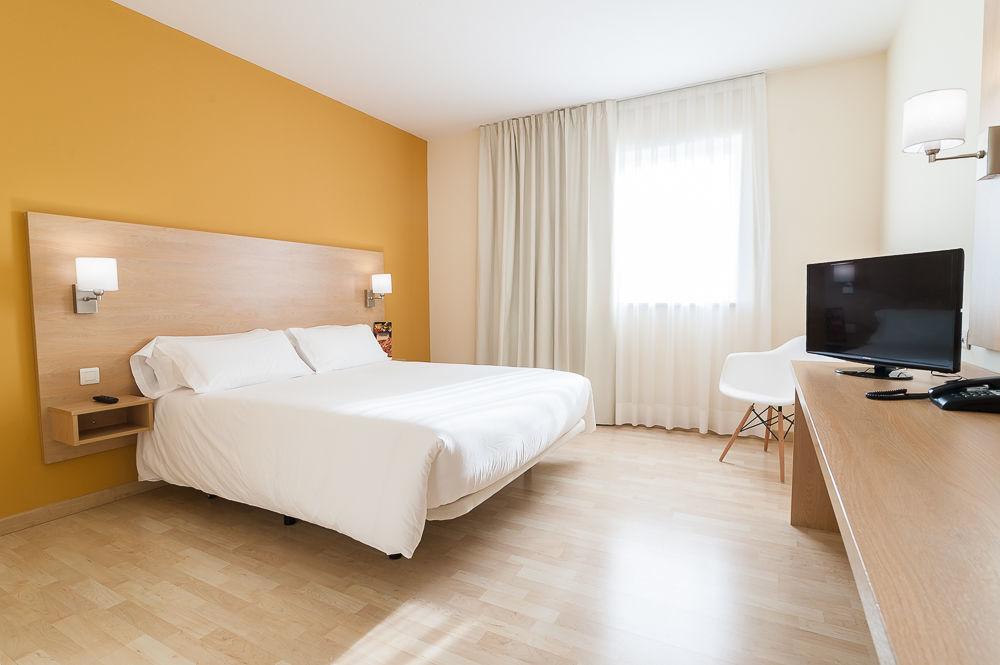 บี แอนด์ บี โฮเต็ล โรซัส Hotel ลัสโรซัส เด มาดริด ภายนอก รูปภาพ